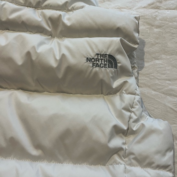 The North Face Women's White Puffer Vest - Picture 6 of 7